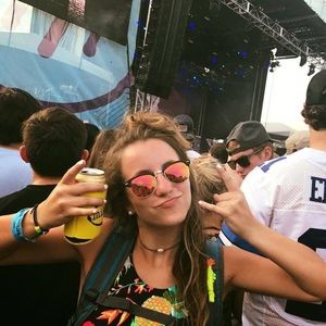 Meet your Posher, Devyn